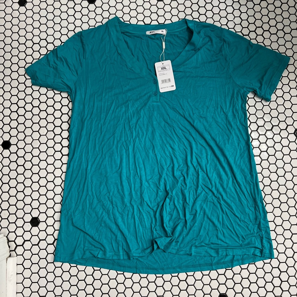 NWT A21 v neck shirt size small